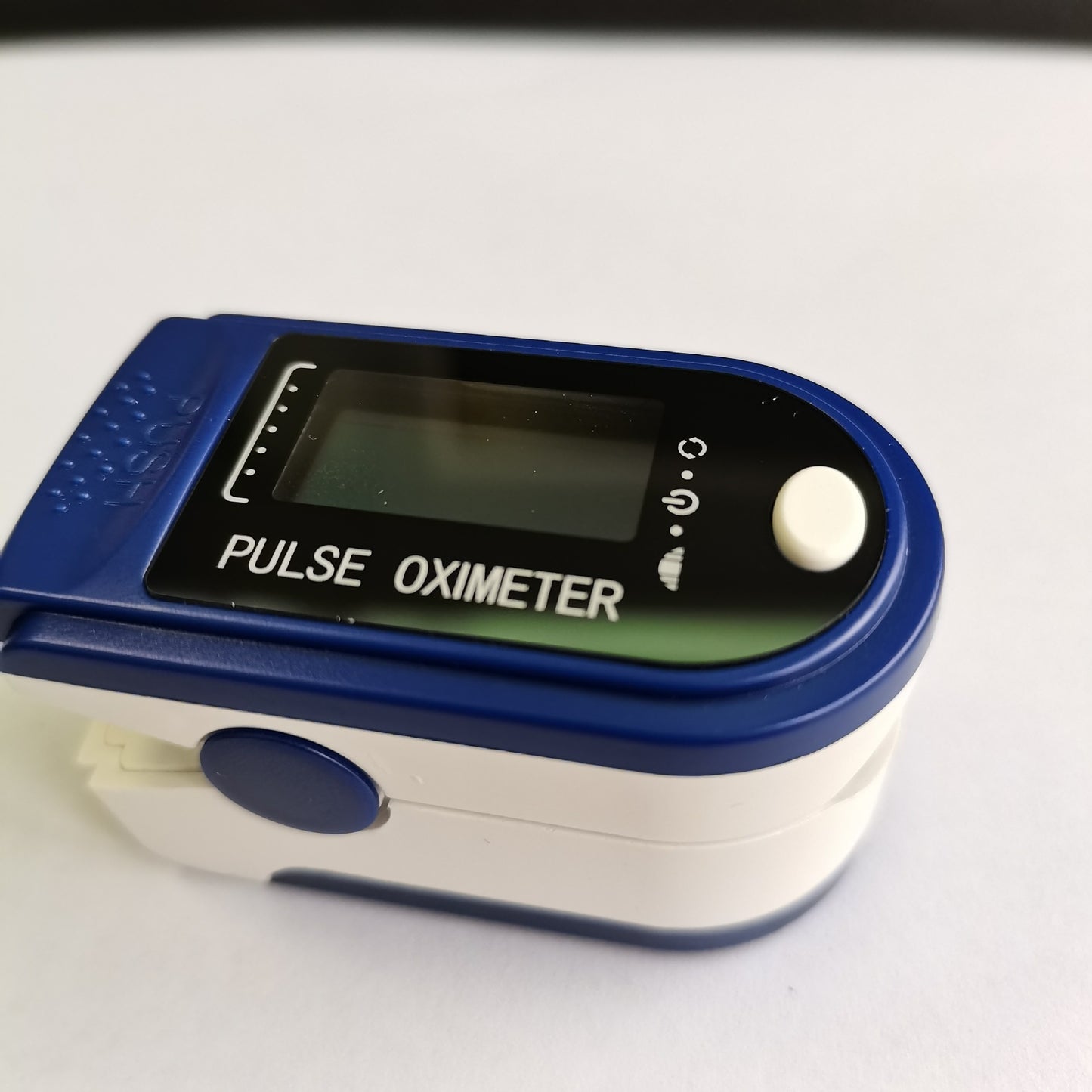 Oxímetro de pulso portátil de dedo (SpO₂ + pulso)